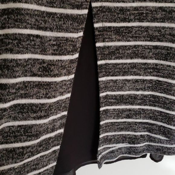 Larry Levine Split Back Striped Sweater - Picture 5 of 7